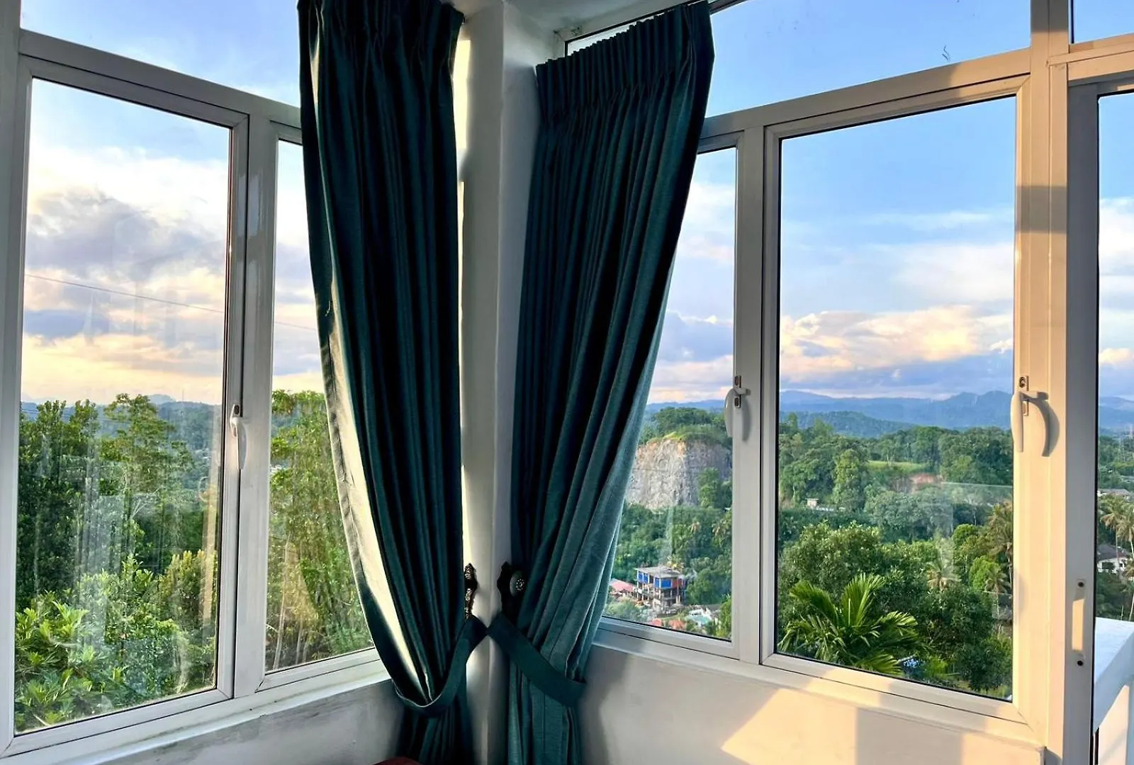 Sky Bliss By Mahaweli Hotel Kandy