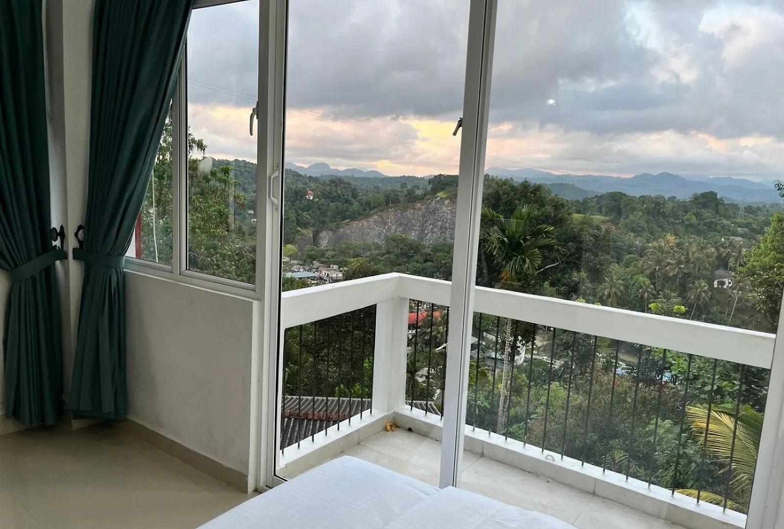 Sky Bliss By Mahaweli Hotel Kandy Sri Lanka